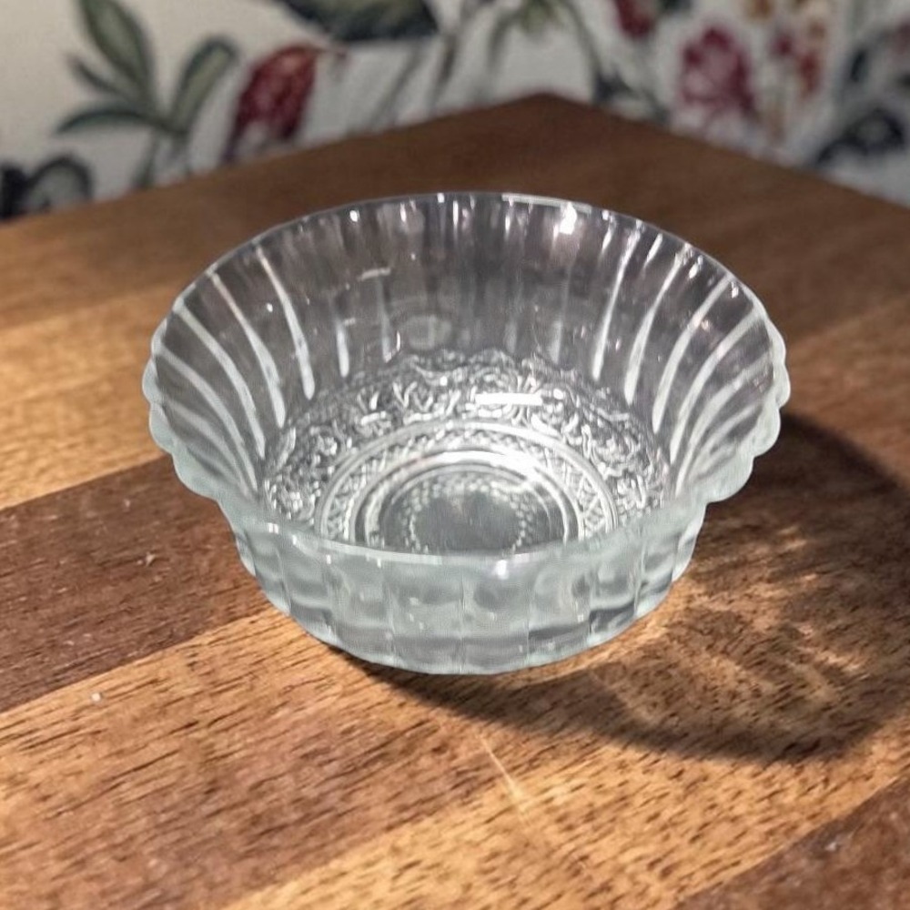 KIG Indonesia Glass Berry Bowl, Vintage Diamonds & Vines Design,‎ Fluted Edges